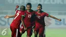 Bek Timnas Indonesia, Hansamu Yama Pranata (tengah) berlari usai mencetak gol ke gawang Thailand di final pertama Piala AFF 2016 di Stadion Pakansari, Bogor, Rabu (14/12). Indonesia unggul 2-1 atas Thailand. (Liputan6.com/Helmi Fithriansyah)