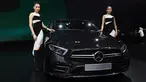 Dua model berpose di samping Mercedes Benz CLS 53 2019 selama Thailand International Motor Expo di Bangkok (29/11). Thailand International Motor Expo bertema “Enjoy Driving! Before Driverless Era”.  (AFP Photo/Lillian Suwanrumpha)