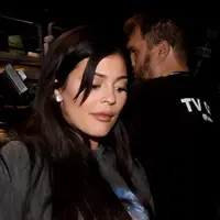 Kylie Jenner kini tengah ramai menjadi perbincangan mengenai kehamilannya. Pasalnya, ia belum menikah dan baru berpacaran dengan Travis Scott selama lima bulan, setelah tak lama putus dengan Tyga. (AFP/David Becker)