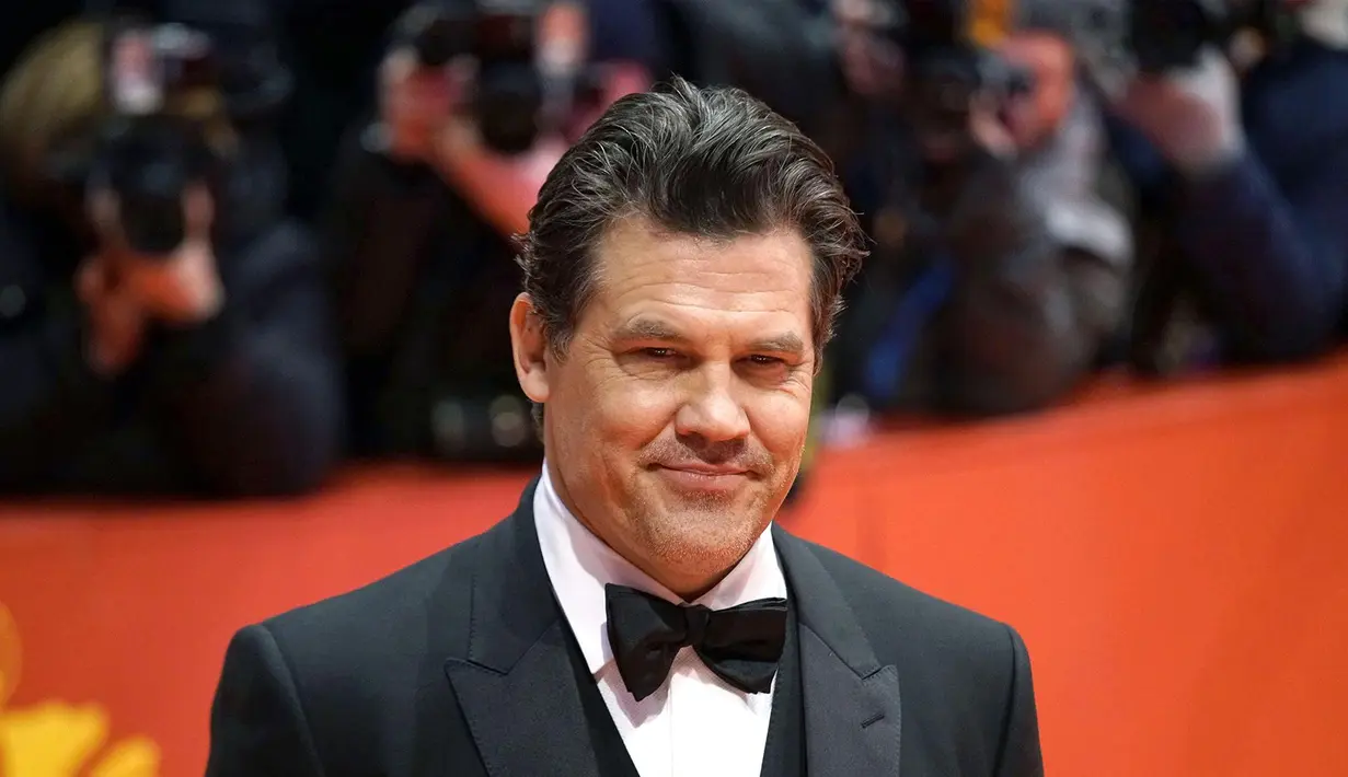 Josh pun sudah tak asing lagi menghiasi layar perak seperti, s Into the Blue, American Gangster, Jonah Hex, True Grit, Men in Black 3 dan lain sebagainya. (Hollywood)