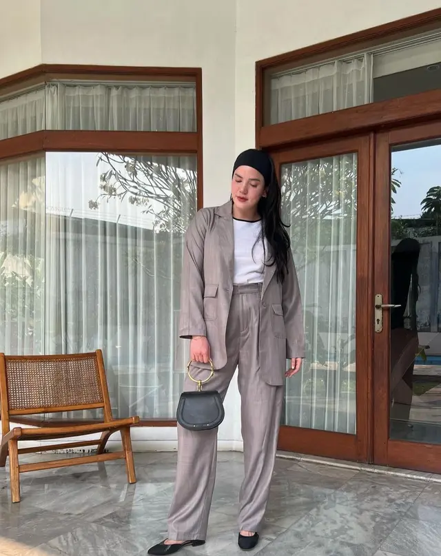 Tetap nyaman namun stylish, 6 gaya simpel Alice Norin ini bisa jadi inspirasi outfit ke tempat kerja