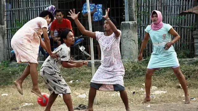 8 Potret Kocak Bapak-Bapak Kalau Ikut Lomba 17 Agustusan Ini Bikin Senyum Nyengir
