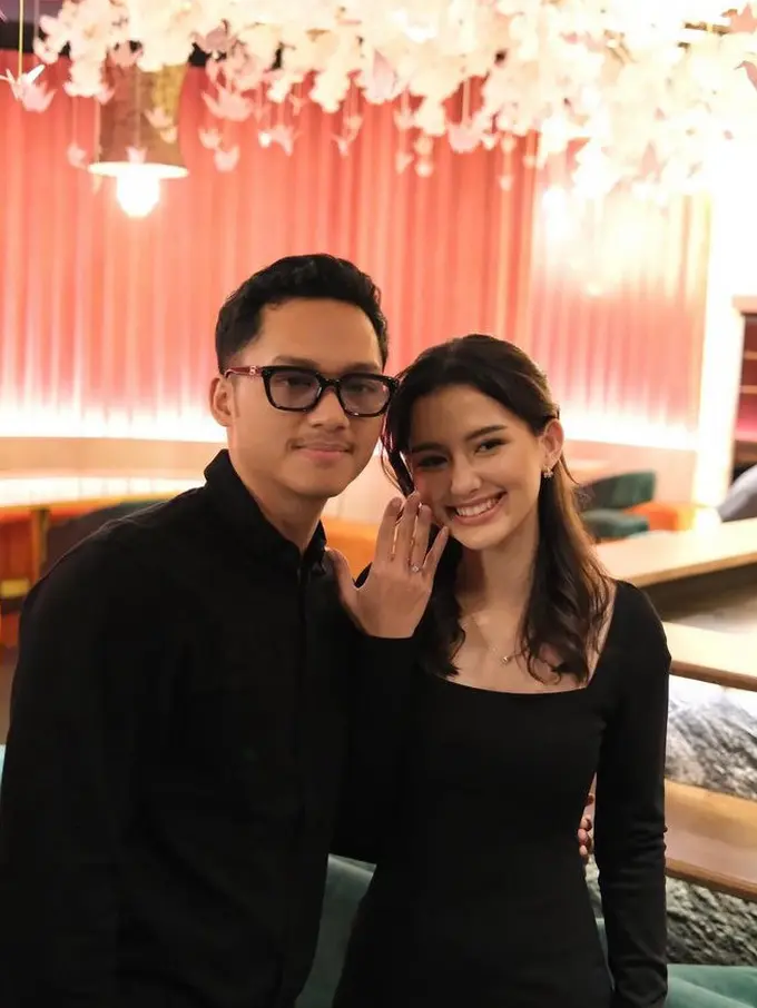 Azriel Hermansyah Melamar Sarah Menzel