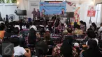  Suasana workshop di Rumah Lembang, Jakarta, Jumat (13/1). Relawan pendukung pasangan calon gubernur DKI Jakarta nomer 2 Ahok-Djarot mengadakan kegiatan workshop dan nonton bareng debat KPUD untuk Cagub Cawagub Jakarta. (Liputan6.com/Gempur M Surya)
