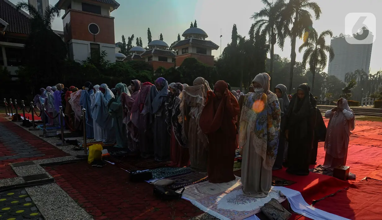 Sholat Istisqa ini dilakukan untuk meminta pertolongan Allah agar segera menurunkan hujan. (merdeka.com/ Arie Basuki)