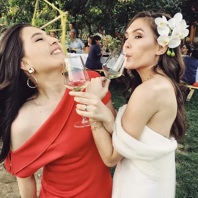7 Momen Olivia Jensen Bersama Kembarannya, Kompak Abis