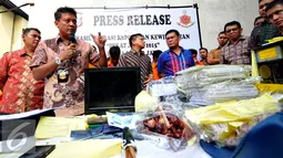 Direktur Reserse Kriminal Umum Polda Metro Jaya Kombes Krishna Murti memberikan keterangan pers saat rilis 22 kasus hasil  Operasi Pekat Jaya 2015, Jakarta, Jumat (3/7/2015). (Liputan6.com/Yoppy Renato)