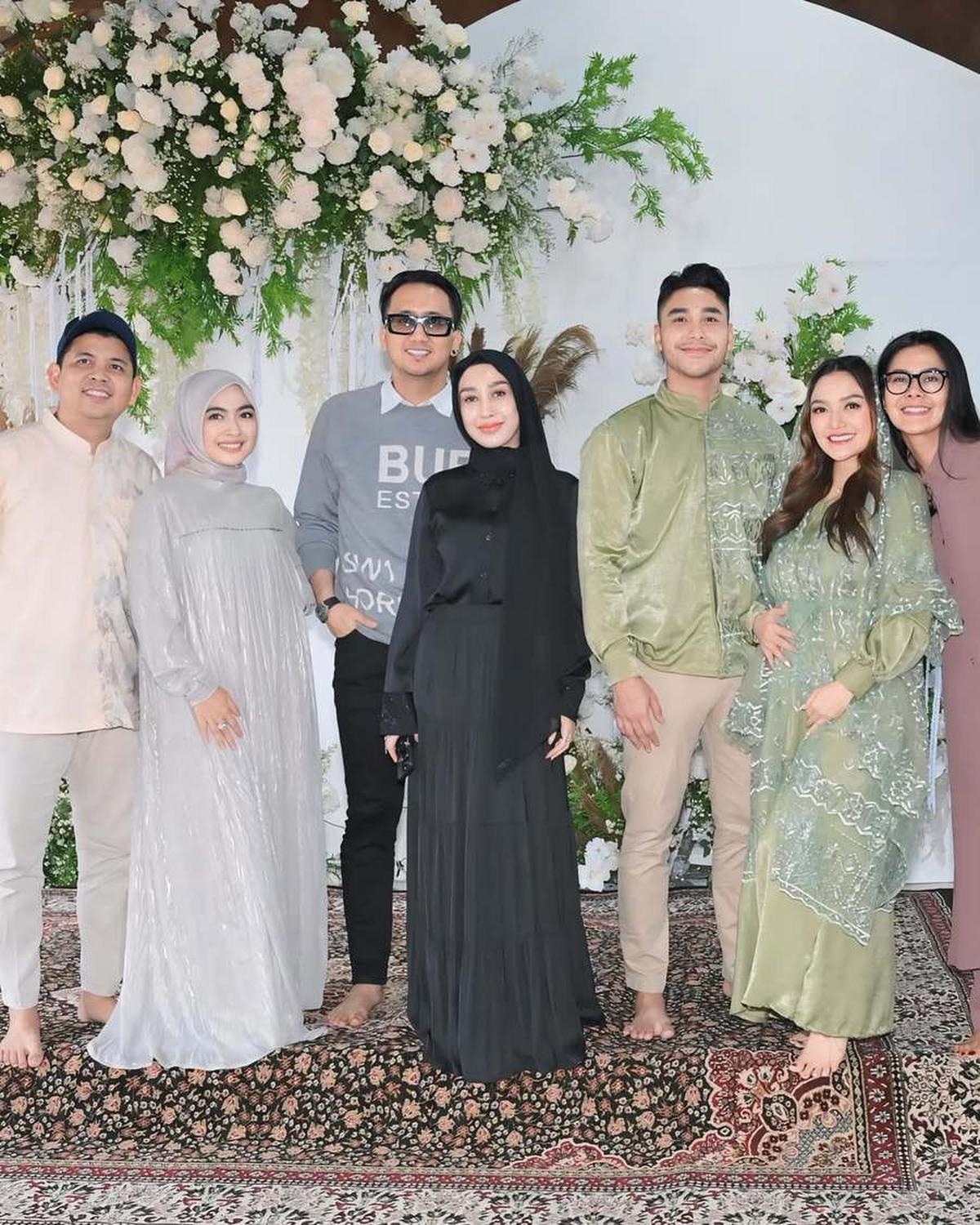 9 Potret Reza Gladys Hadiri Syukuran 4 Bulan Kehamilan Siti Badriah & Krisjiana, Beri Doa Baik untuk Adik Ipar