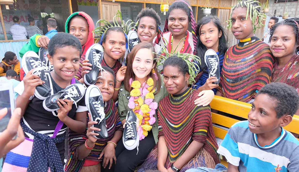 Seperti yang dikatakan Chelse saat ditemui di kawasan Kebayoran Lama, Jakarta Selatan belum lama ini, Chelsea menceritakan bahwa dirinya baru saja pulang dari Labuan Bajo untuk mendirikan perpustakaan. (Instagram/chelseaislan)