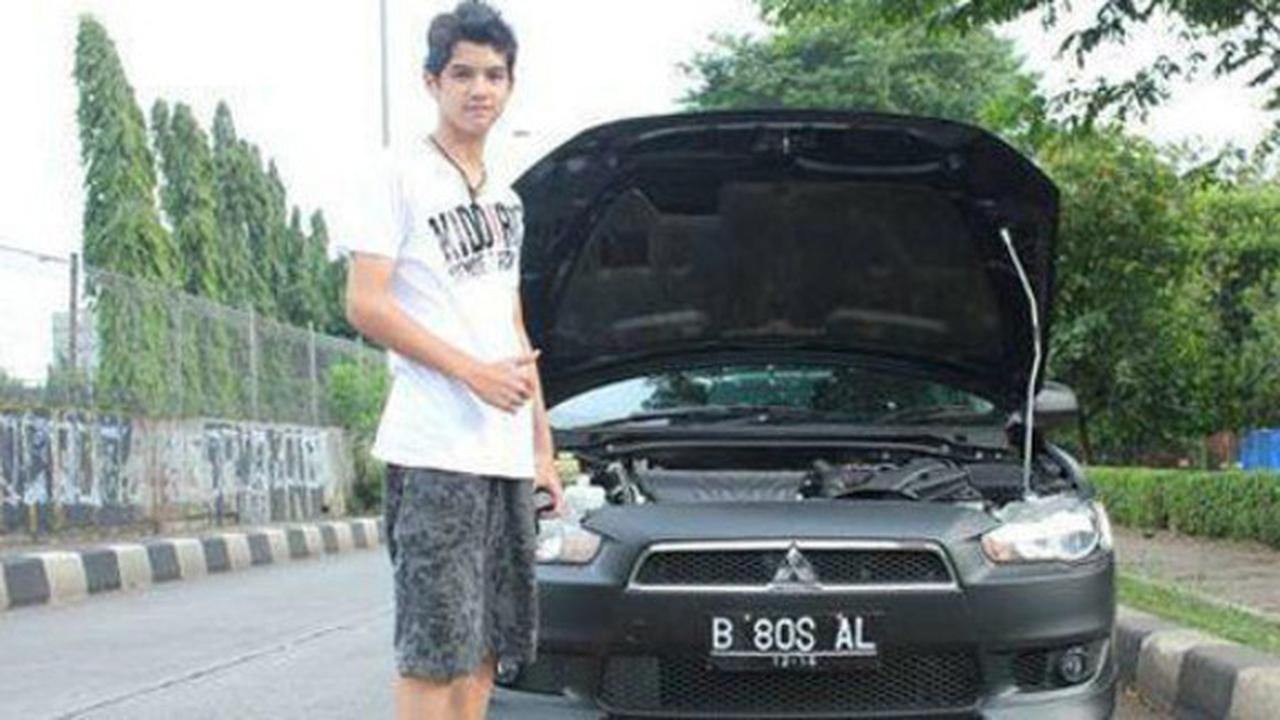 Mitsubishi Lancer Anak Dhani (Twitter)