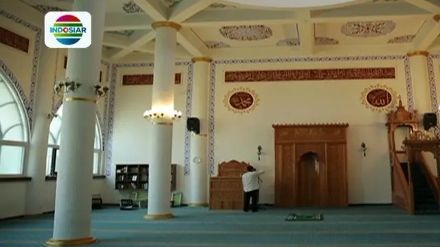 Masjid Al Fattah adalah pusat kajian Islam di Busan. Masjid yang dibangun atas sumbangan seorang donatur dari Libya ini terdiri atas 3 lantai. Lantai pertama sebagai tempat pusat kajian, lantai dua dan 3 digunakan untuk beribadah.