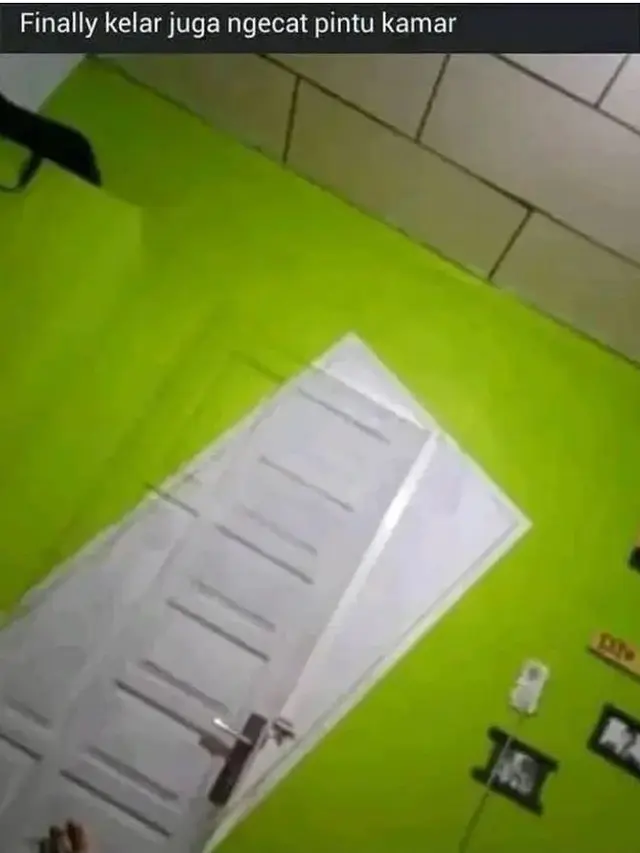 6 Potret Hasil Cat Pintu Rumah Ini Nyeleneh, Penampakannya Jadi Gagal Estetik