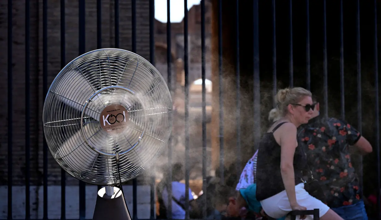 Suhu di Roma pada tanggal 11 Juli 2024 mencapai 38 derajat celsius. (Tiziana FABI/AFP)