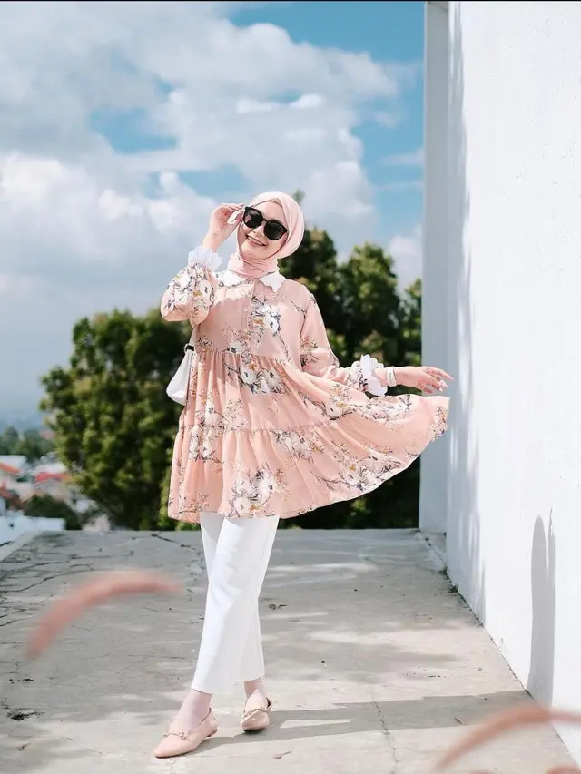 6 Gaya Hijab Selebgram Saritiw, Jadi Inspirasi Padu Padan Pashmina