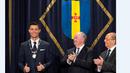 Cristiano Ronaldo mendapat penghargaan Medal of Merit dari Pemerintah Madeira di Funchal, Madeira, Portugal, 21 Desember 2014. (AFP/Gregorio Cunha)
