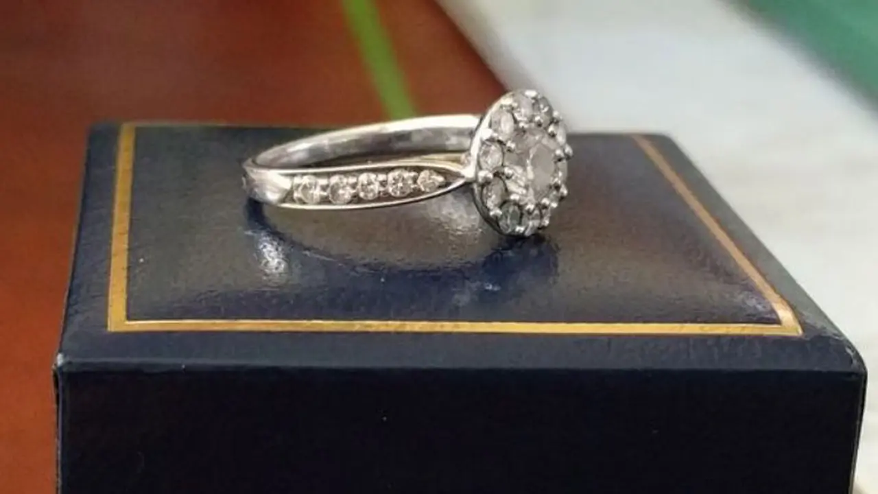 Gagal Nikah, Pria Ini Tawarkan Cincin Tunangannya di Internet
