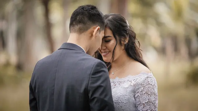 pasangan bahagia menikah