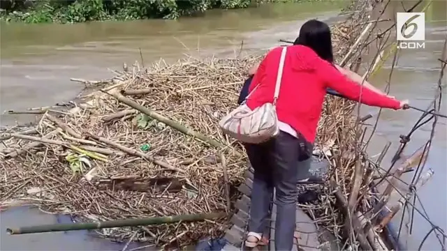 Para guru rela mempertaruhkan nyawa setiap berangkat untuk mengajar. Mereka harus menempuh rute bahaya menuju SD Baja, Calbayog, Thailand.