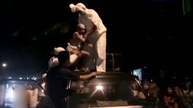 (Lip6 Pagi) Pawai-Pocong