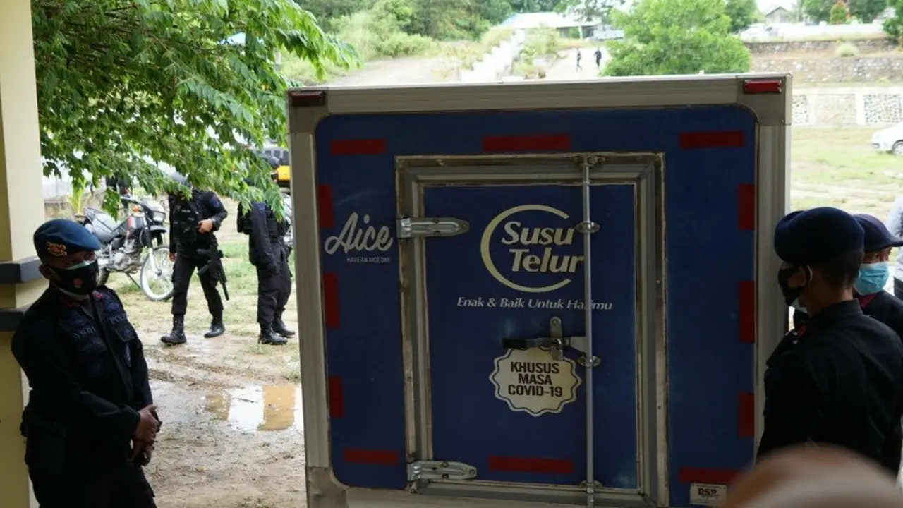 Mobil pengangkut vaksin Cinovac untuk vaksinasi Covid-19 di Kendari, menggunakan mobil pengangkut es krim.(Liputan6.com/Ahmad Akbar Fua)
