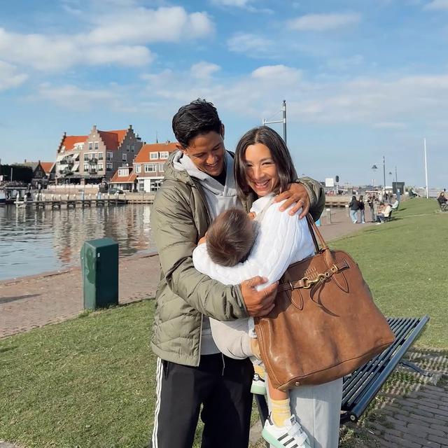 Definisi Couple Goals, Gaya Kompak Jennifer Bachdim dan Irfan Bachdim Momong Anak Saat Mudik ke Belanda