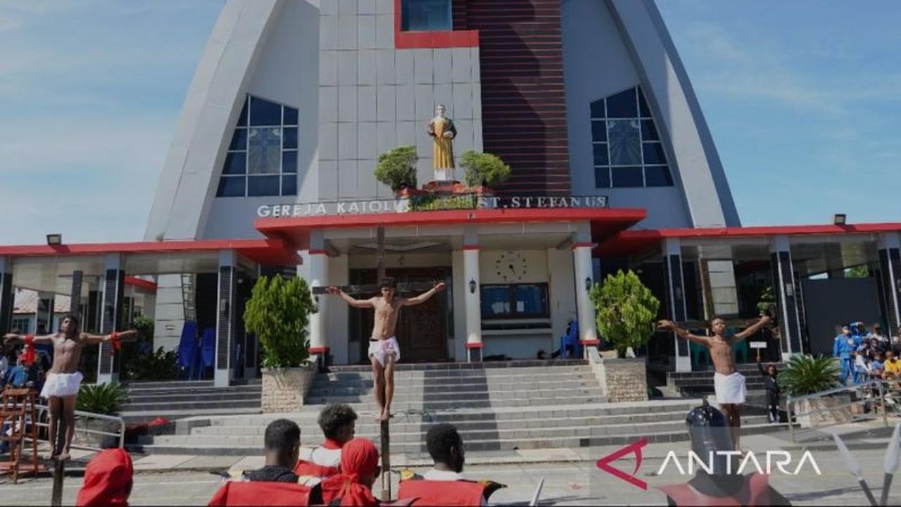 OMK Timika Gelar Tablo Penyaliban Yesus Kristus, Maknai Jumat Agung Penuh Haru