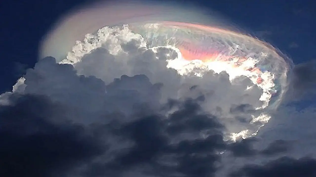 Heboh Awan `Pertanda Kiamat` di Langit Kosta Rika