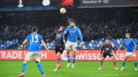 Napoli berhasil meraih kemenangan 3-2 atas Leicester City pada laga terakhir Grup C Liga Europa di Stadio Diego Armando Maradona, Jumat (10/12/2021) dini hari WIB. (AFP/Alberto PIZZOLI)