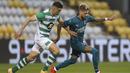 Gelandang AC Milan, Samu Castillejo, berebut bola dengan pemain Shamrock Rovers pada laga babak kualifikasi Luga Europa 2020/2021 di Tallaght Stadium, Jumat (18/9/2020) dini hari WIB. AC Milan menang 2-0 atas Shamrock Rovers. (AP Photo/Peter Morgan)