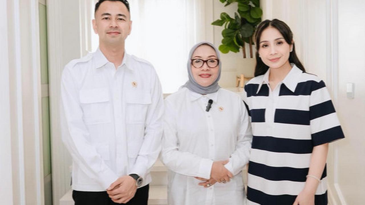 Cantiknya Nagita Slavina Gendong Baby Lily Sambut Kehadiran Menteri Arifah Fauzi, Gaya Simple tapi Elegan