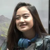 Salshabilla Adriani berkumpul dengan keluarga pada waktu berbuka puasa.