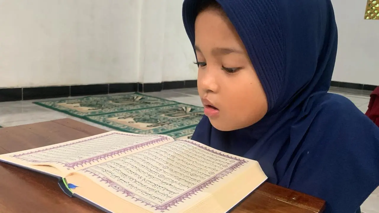 Ilustrasi Membaca Al-Qur'an