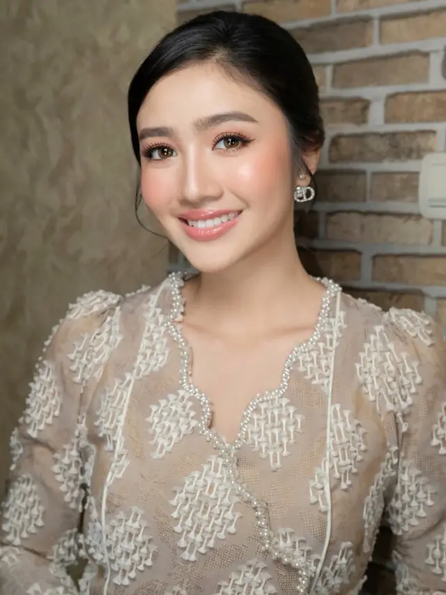 Makeup Febby Rastanty saat Lamaran sang Adik. [@febbyrastanty]