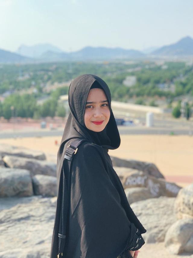 Berperan Sebagai Nur di KKN Desa Penari, Ini 6 Pesona Tissa Biani saat Berhijab