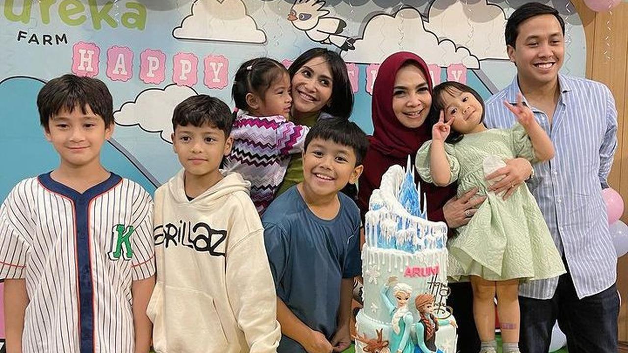 Penampilan Rafathar tak kalah mencuri perhatian. Potretnya dipuji ganteng.<br>