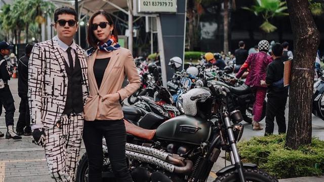 Jarang Tersorot, Ini 6 Momen Manis Kevin Julio dan Kekasih