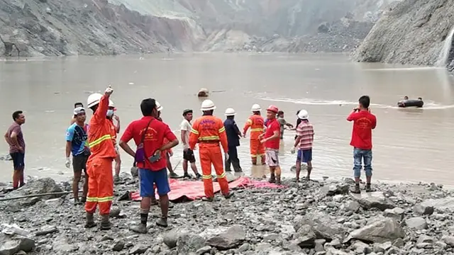 FOTO: 50 Orang Tewas Akibat Longsor Tambang di Myanmar