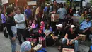 Jelang Lebaran, sejumlah pemudik memadati terminal Grogol, Jakarta, Senin (21/7/14. (Liputan6.com/Johan Tallo) 