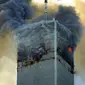 Meledaknya Menara Utara WTC (AP Photos/David Karp)