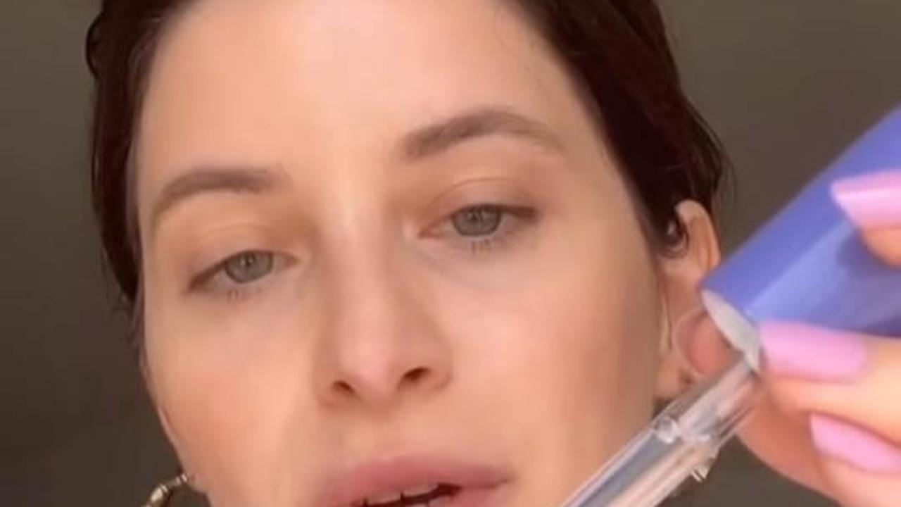 Mengatasi Lip Liner Kering dengan Face Oil