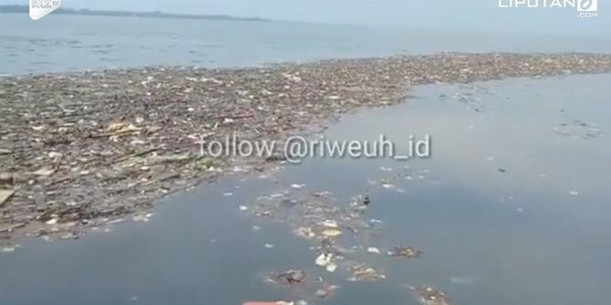 VIDEO: Parah, Sampah Berbau Busuk Genangi Kepulauan Seribu