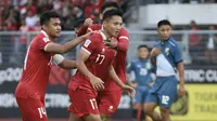 Timnas Indonesia langsung menekan di awal laga. Pada menit ke-20 Timnas Garuda sudah unggul 1-0 melalui gol Syahrian Abimanyu. Gol tercipta lewat sepakan kaki kiri setelah memanfaatkan umpan Ilija Spasojevic. (Bola.com/Zulfirdaus Harahap)