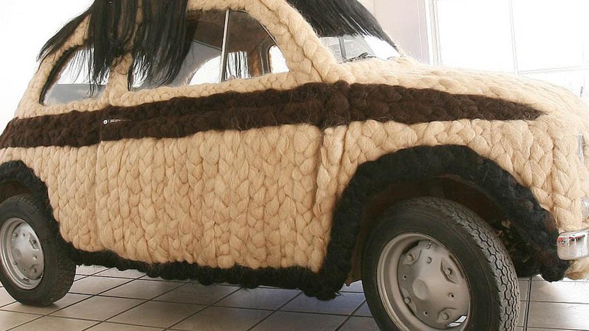 Bikin Selimut Mobil, Hair Stylist Ini Pakai seKuintal Rambut Manusia