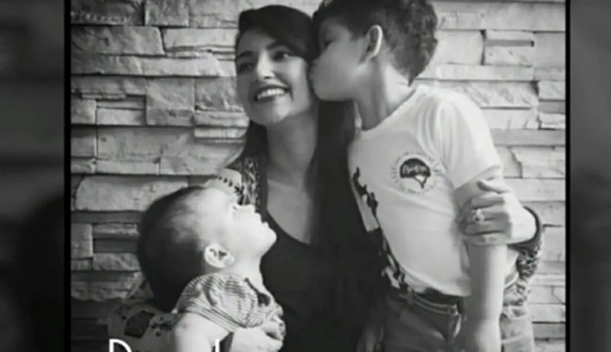 "Saya barusan telepon mba nomor saya diblok lagi, sampe instagram semua diblok. Udah ketularan sama pihak sana tinggal blok2 akses orang? Saya coba hubungi mantan mertua saya diblok, hubungi mantan ipar saya diblok." lanjutnya. (Instagram/tsaniamarwa54)