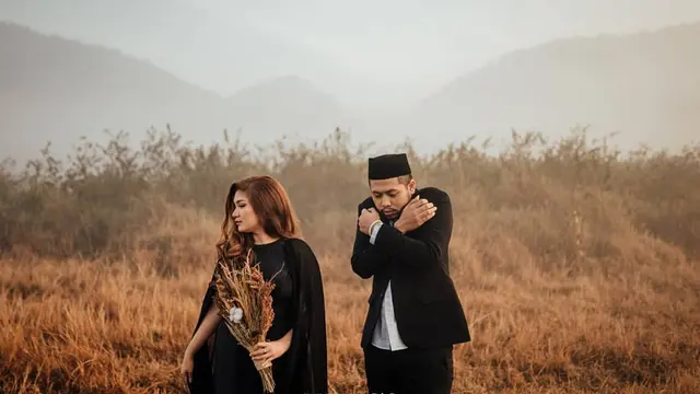 6 Potret Gaya Kocak Tretan Muslim Saat Preweding