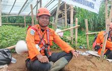 Pesan Istri dan Anak, Pelipur Lelah Petugas SAR Mencari Korban Longsor Cisarua Bandung Barat