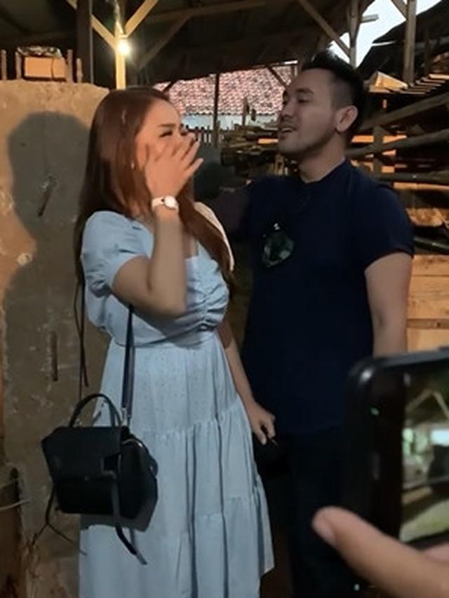 6 Momen Jenita Janet Dapat Kado Ulang Tahun Peternakan Sapi dari Suami