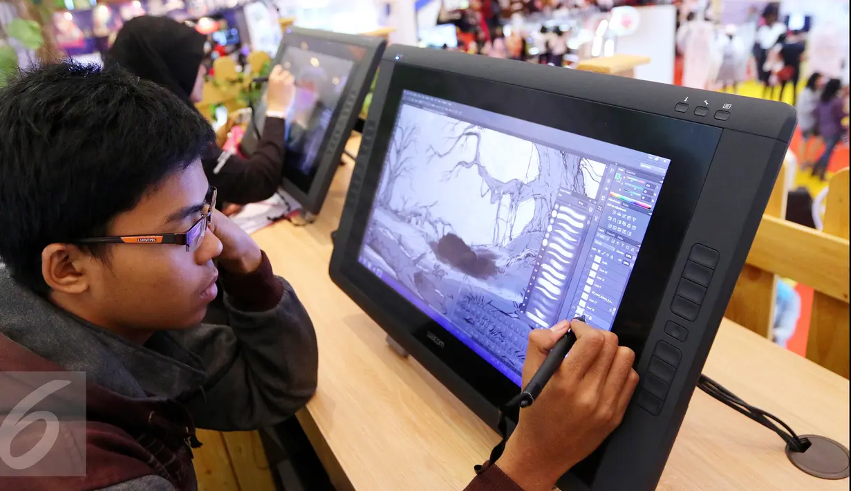 Pengunjung sedang membuat animasi kartun di stand RUS Animation Studio pada gelaran Popcon Asia 2016 di JCC, Jakarta (14/08). Studio yang didukung Djarum Foundation ini tengah merampungkan proses produksi film animasi 3D. (Liputan6.com/Fery Pradolo)