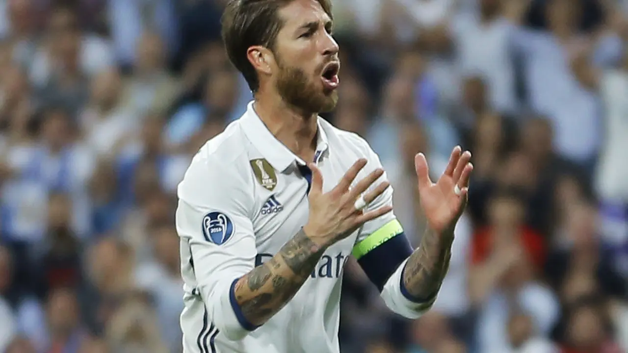 Bek Real Madrid Sergio Ramos mencetak gol bunuh diri pada leg kedua perempat final Liga Champions di Estadio Santiago Bernabeu, Rabu (19/4/2017) dinihari WIB.