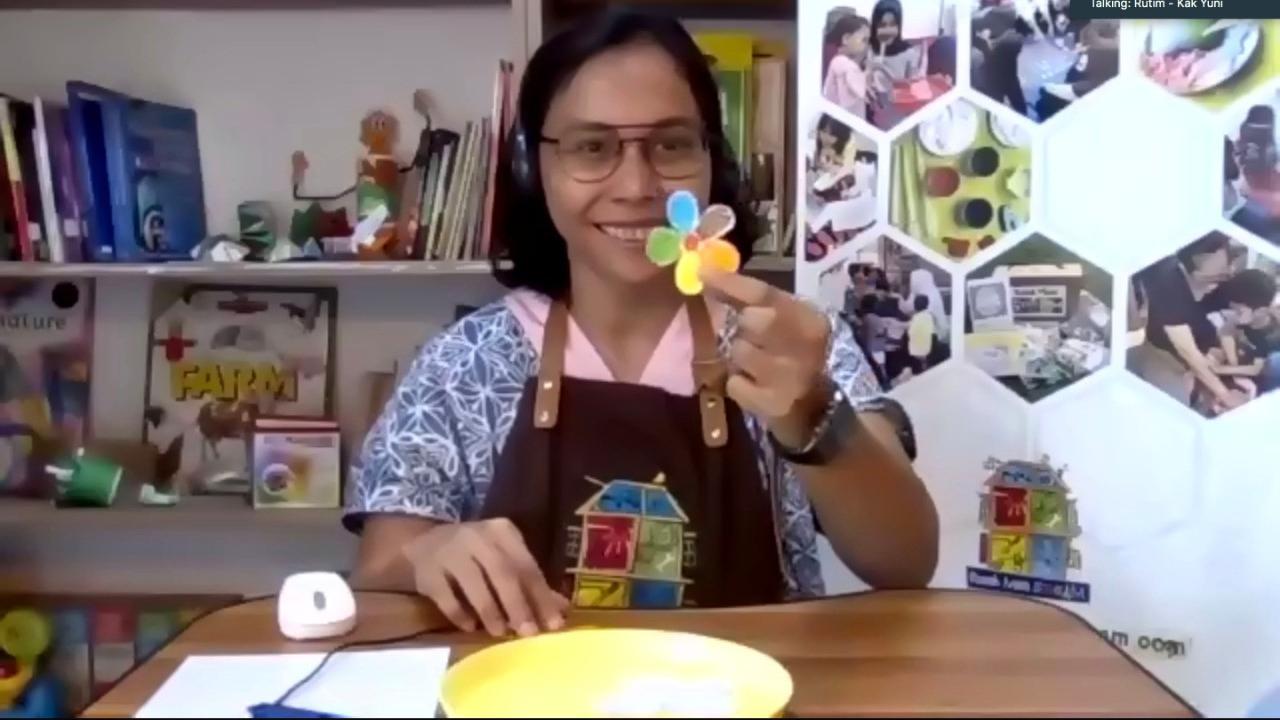 Edukasi interaktif  anak-anak dalam memanfaatkan barang bekas menjadi karya seni dengan pendekatan Science, Technology, Engineering, Arts, and Mathematics (STEAM). (Istimewa)